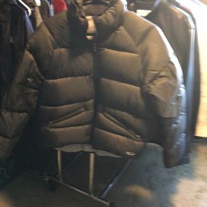 Oakley puffer jacket full zip with front pockets